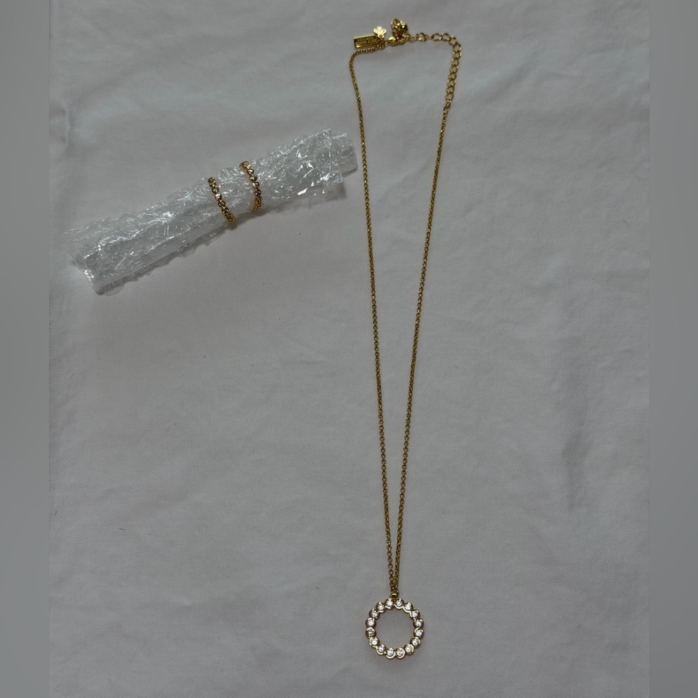 Elegant Gold Necklace with Crystal Accents